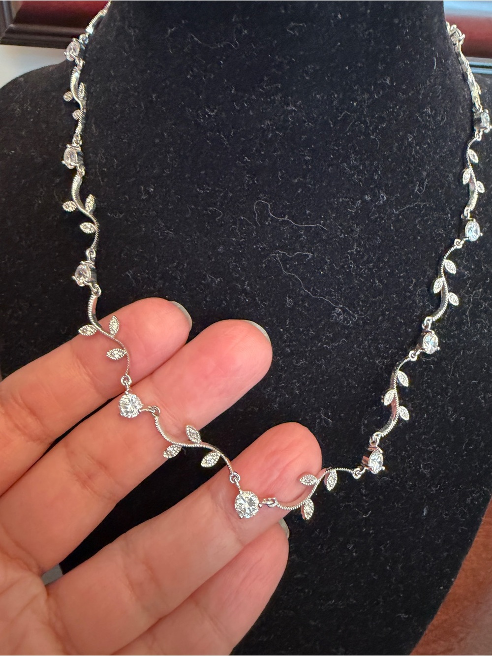 beautiful sterling silver bridal vine all around necklace never worn . clear CZ